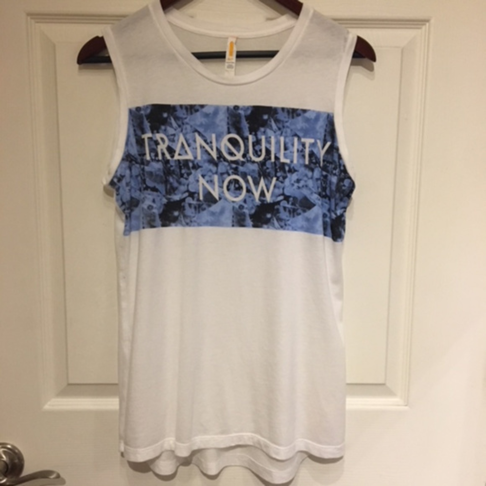 Lucy “Tranquility‎ Now" Lightweight Tee White Blue